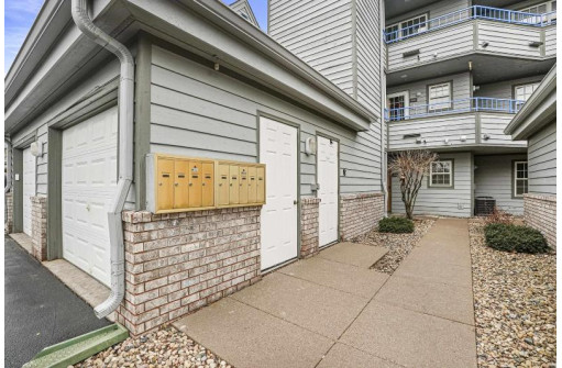 5391 Mariners Cove Dr 205, Madison, WI 53704