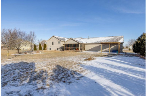 W2643 Story Creek Cir, Belleville, WI 53508