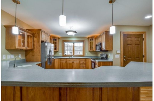 129 Glenn Dr, Cottage Grove, WI 53527