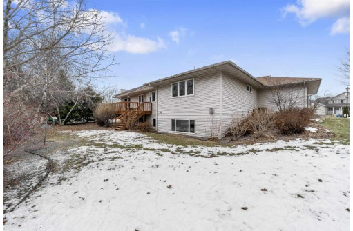 917 Lochmoore Dr, Waunakee, WI 53597