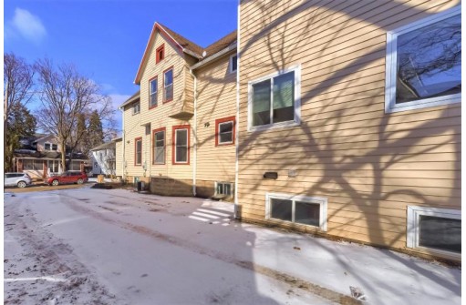 2133 Center Ave, Madison, WI 53704