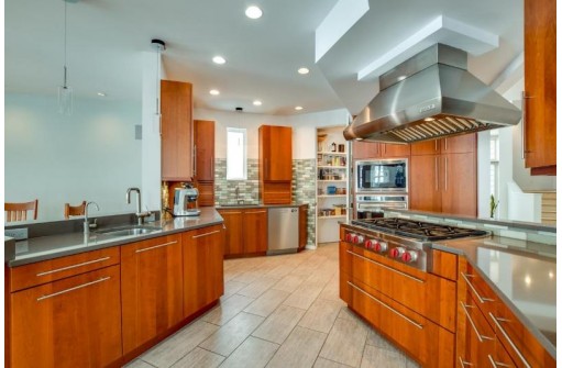 3506 Lake Mendota Dr, Madison, WI 53705