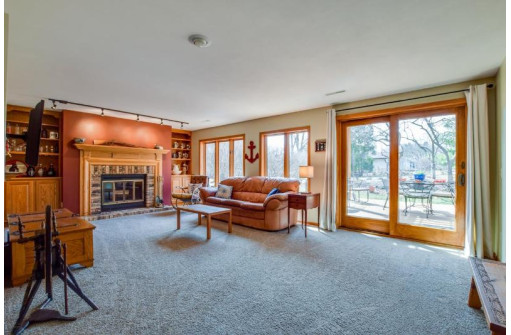 735 James Cir, Verona, WI 53593