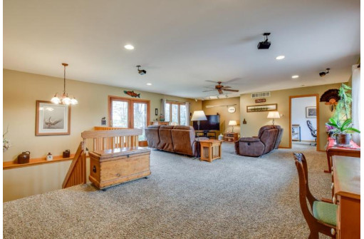 735 James Cir, Verona, WI 53593