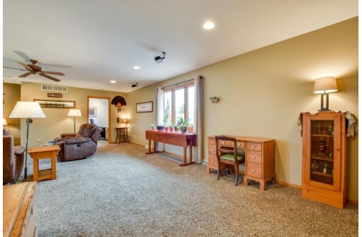 735 James Cir, Verona, WI 53593