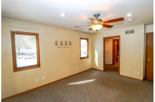 W9117 Rabbit Run, Cambridge, WI 53523