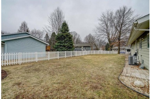 1129 Harmon Cir, Sun Prairie, WI 53590