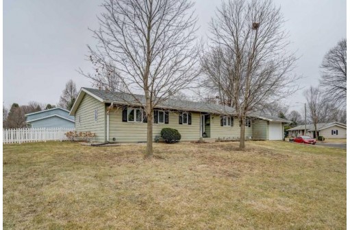 1129 Harmon Cir, Sun Prairie, WI 53590