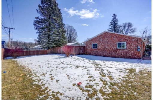 718 Hintze Rd, Madison, WI 53704