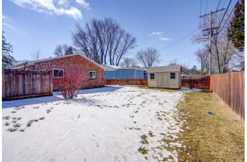 718 Hintze Rd, Madison, WI 53704