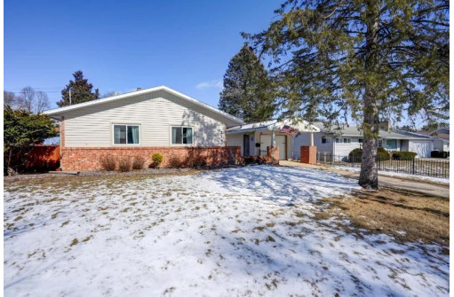 718 Hintze Rd, Madison, WI 53704