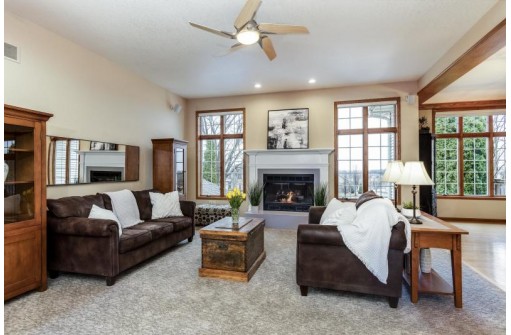 1801 Tierney Dr, Waunakee, WI 53597