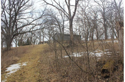 16490 Deery Rd, Mineral Point, WI 53565