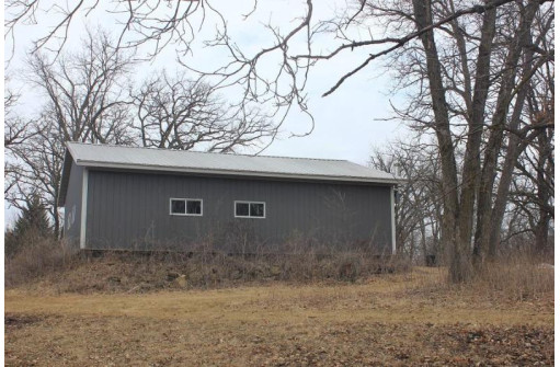 16490 Deery Rd, Mineral Point, WI 53565