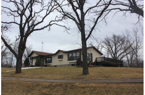 16490 Deery Rd, Mineral Point, WI 53565