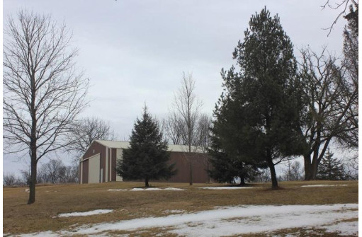 16490 Deery Rd, Mineral Point, WI 53565