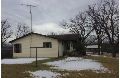 16490 Deery Rd, Mineral Point, WI 53565