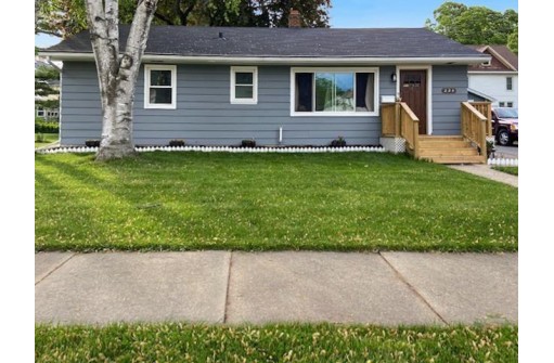 224 S Main St, Columbus, WI 53925