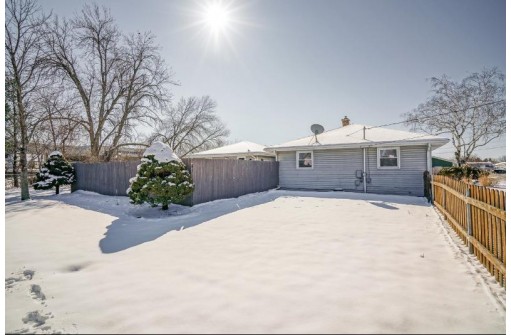 17 Rickel Rd, Sun Prairie, WI 53590