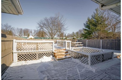 17 Rickel Rd, Sun Prairie, WI 53590