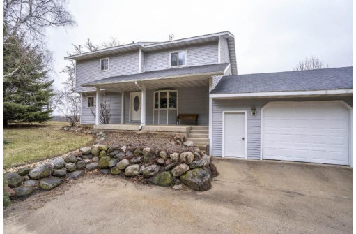 3759 Hommen Ln, Deerfield, WI 53531