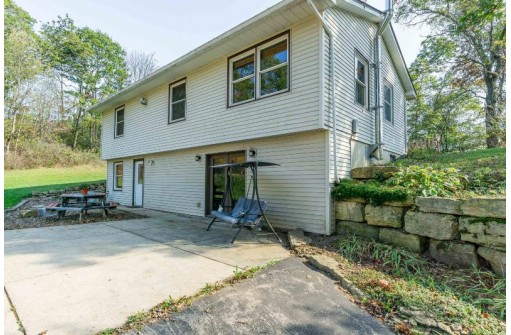 W6428 Klassy Rd, New Glarus, WI 53574