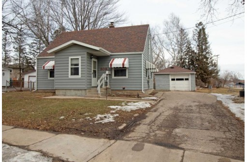 308 Badger Dr, Baraboo, WI 53913