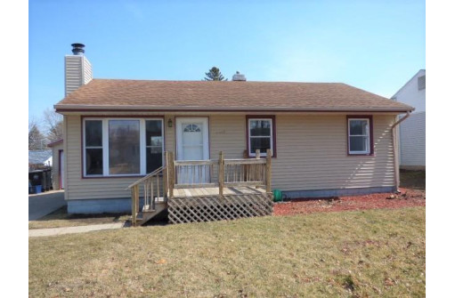 2015 Pioneer Dr, Beloit, WI 53511