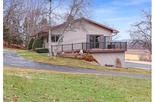 S9217 Slotty Rd, Prairie Du Sac, WI 53578