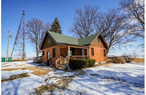 2556 Happy Valley Rd, Sun Prairie, WI 53590