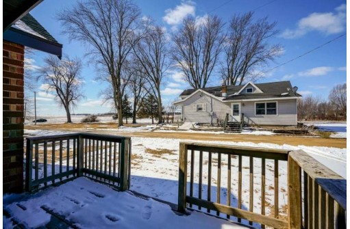 2556 Happy Valley Rd, Sun Prairie, WI 53590