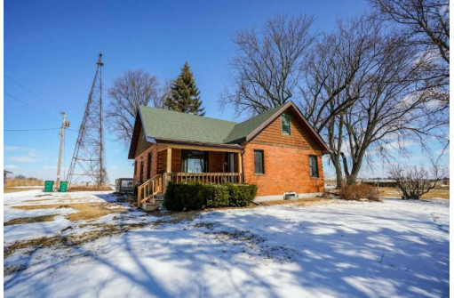 2556 Happy Valley Rd, Sun Prairie, WI 53590