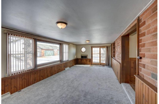 2556 Happy Valley Rd, Sun Prairie, WI 53590