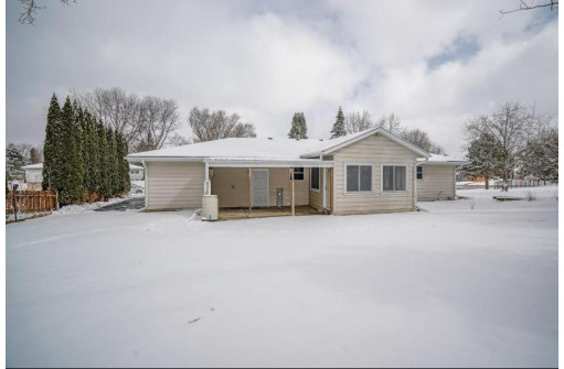 780 Clover Ln, Oregon, WI 53575