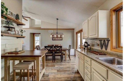 S11610 Hazelnut Rd, Spring Green, WI 53588