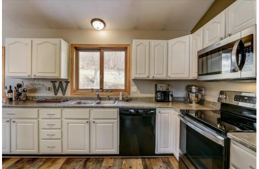 S11610 Hazelnut Rd, Spring Green, WI 53588