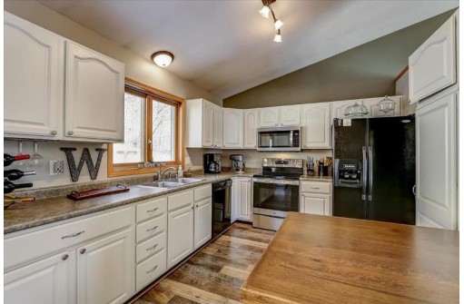 S11610 Hazelnut Rd, Spring Green, WI 53588