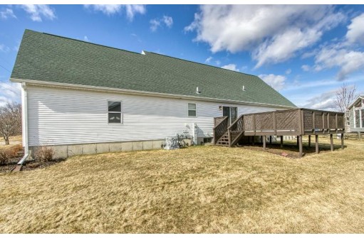 300 Spruce Ct, Baraboo, WI 53913