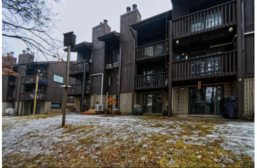 9 Fir Tr, Wisconsin Dells, WI 53965