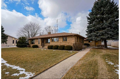 132 Deerfield Rd, Marshall, WI 53559