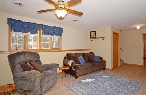 N7450 Linden Dr, Whitewater, WI 53190-4396