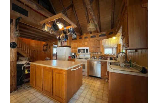 S9905 Exchange Rd, Prairie Du Sac, WI 53578