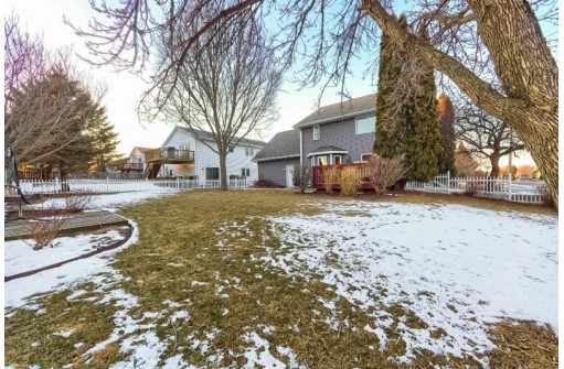 1705 Apple Dr, Sun Prairie, WI 53590