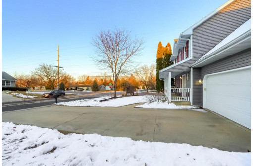 1705 Apple Dr, Sun Prairie, WI 53590