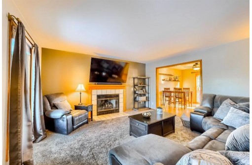 1705 Apple Dr, Sun Prairie, WI 53590