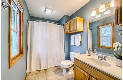 1705 Apple Dr, Sun Prairie, WI 53590