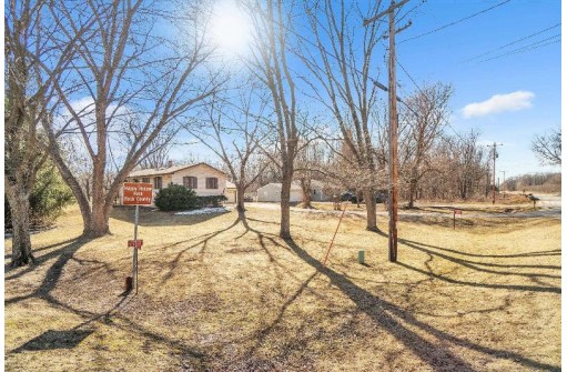 1803 W Happy Hollow Rd, Janesville, WI 53546-9037