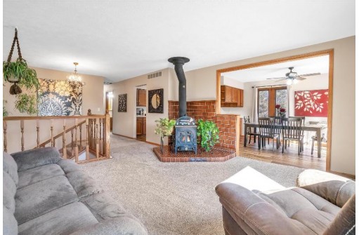 1803 W Happy Hollow Rd, Janesville, WI 53546-9037