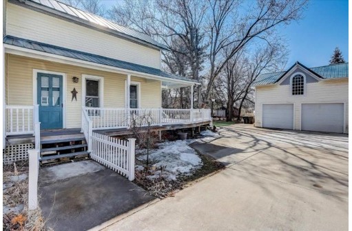 322 E Washington St, Lake Mills, WI 53551