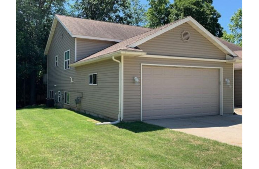 425 14th Ave, Baraboo, WI 53913